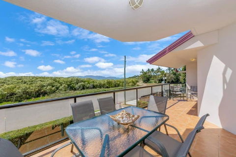 Ocean Breeze, Near Parks And Rowes Bay - Accommodation Bookings 2
