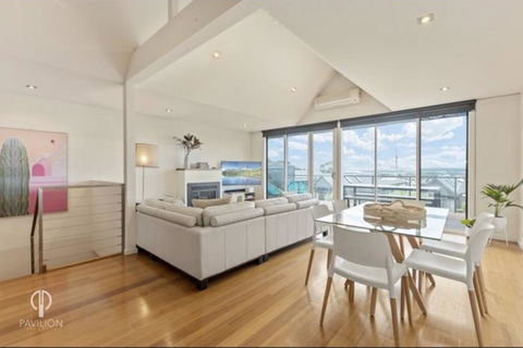 Ocean Grove House With Fantastic Ocean Views - Accommodation Bookings 3