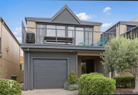 Ocean Grove House With Fantastic Ocean Views - Accommodation Bookings 1
