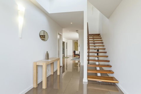 Ocean View: Luxury Beachfront - Accommodation Bookings 1