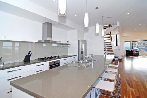Ocean View: Luxury Beachfront - Accommodation Bookings 2