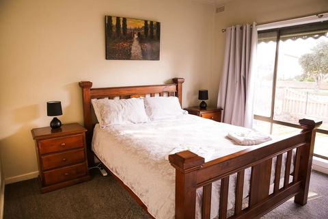 Ocean Views - Accommodation Bookings 2