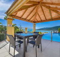 Ocean Views Galore - Airlie Beach