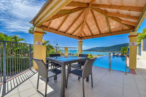 Ocean Views Galore - Airlie Beach - Accommodation Bookings 0