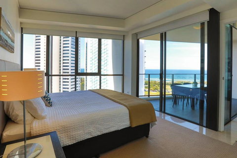 Ocean Views In The Heart Of Broadbeach - Accommodation Bookings 0