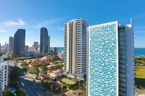 Ocean Views In The Heart Of Broadbeach - Accommodation Bookings 1
