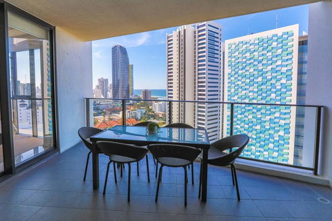 Ocean Views In The Heart Of Broadbeach - Accommodation Bookings 3
