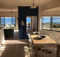 Ocean Views' 4 Ocean Street - air conditioned luxury with beautiful ocean views - Accommodation Bookings
