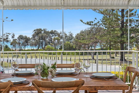 Oceanfront Beach House On Marine Parade - Accommodation Bookings 0