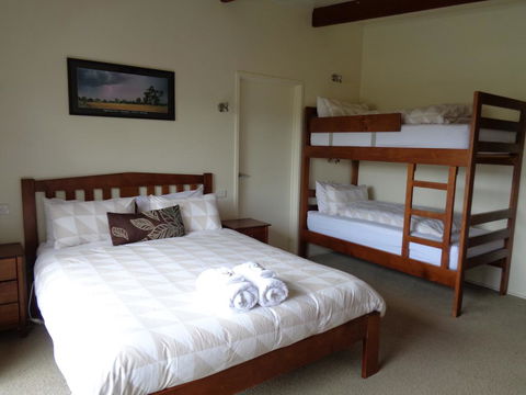 Off Mountain Accommodation - Accommodation Bookings 2