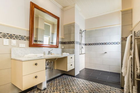 Old Bank Boutique Hotel - Accommodation Bookings 1