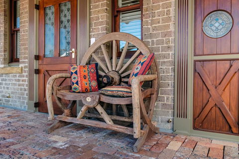 Old Bank Boutique Hotel - Accommodation Bookings 2