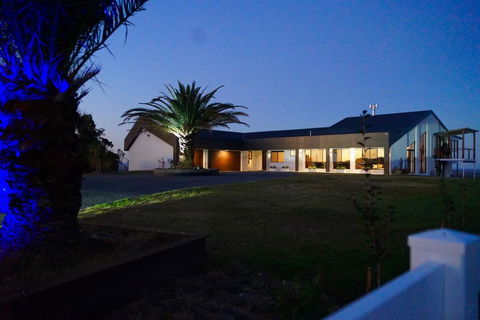 On Top Of The World - Accommodation Bookings 3