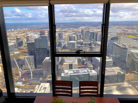 ON TOP OF THE WORLD - BEST VIEWS IN MELBOURNE !! - Accommodation Bookings 2