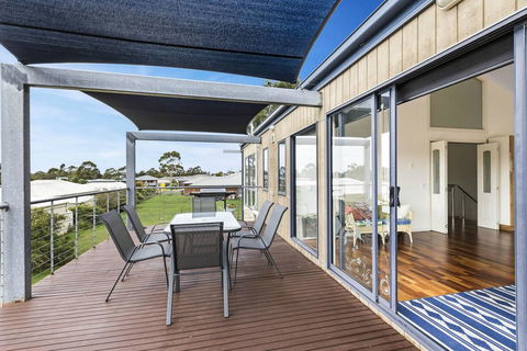 Orense - Waterviews In Newlands Arm - Accommodation Bookings 0