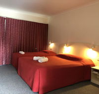 Outback Quarters- Motel Hay