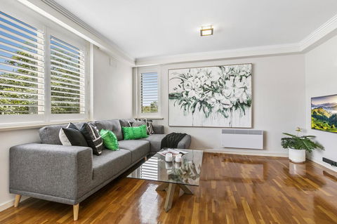 Oversized Apartment Close To City, Parks, MCG - Accommodation Bookings 0