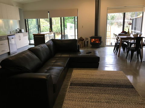 Oystercatcher - On The Banks Of The Lagoon - Accommodation Bookings 1