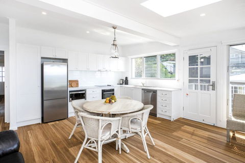 Pa's Beach House - Apartment 1 - Accommodation Bookings 3