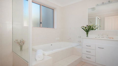 Pacific Rose - Winter Holiday Special - Accommodation Bookings 1