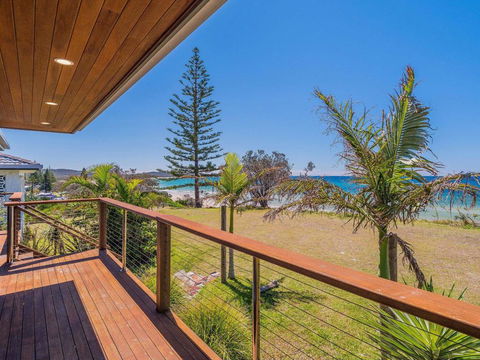 Pacifica 1 - On The Beach At Brooms Head - Accommodation Bookings 0