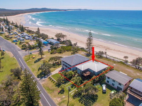 Pacifica 2 - Opposite The Beach At Brooms Head - Accommodation Bookings 0