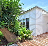 Palm Oasis - family friendly accommodation just a short walk to werri beach