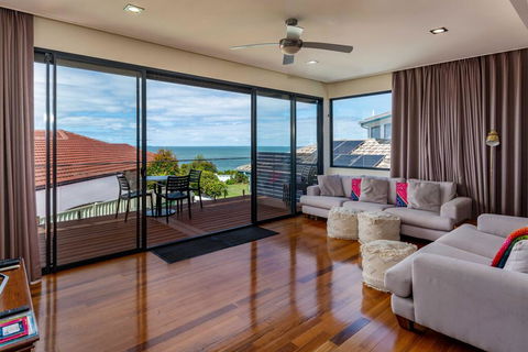 Panoramic Views From Private Roof Top Deck - Accommodation Bookings 0