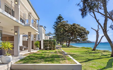 Paradise Beach House - Waterfront With Heated Pool - Accommodation Bookings 3