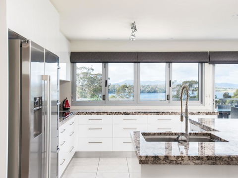 Paradise Point - Tamar Valley 14 Persons Residence With Pool - Accommodation Bookings 3