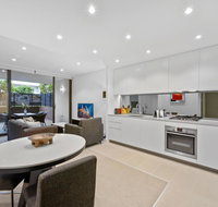 Peaceful Water-side Retreat With Huge Courtyard. - Accommodation Bookings