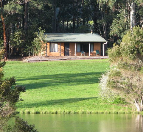 Pemberton Lake View Chalets - Accommodation Bookings 0