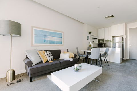 Perfect Location, Spacious 2BR Apt Near Flinders Station - Accommodation Bookings 0