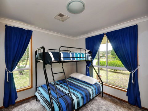Pet Friendly - Family Holiday Home - Pets Welcome - Accommodation Bookings 3