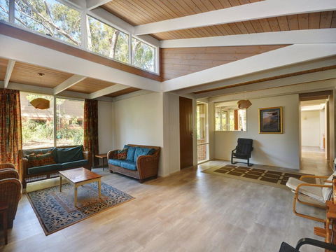 Pet Friendly - Large 4 Bedroom Home - Accommodation Bookings 3