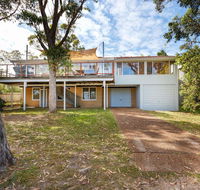 Pet Friendly 4 Bedroom Holiday Home - River Views