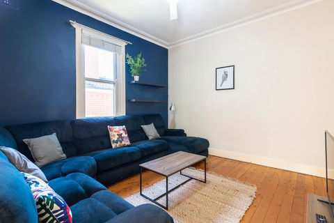 PET FRIENDLY FAMILY HOME WILLOUGHBY - Accommodation Bookings 0