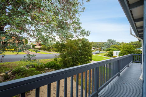 Pet-friendly Beach House @ Kianga - Accommodation Bookings 3