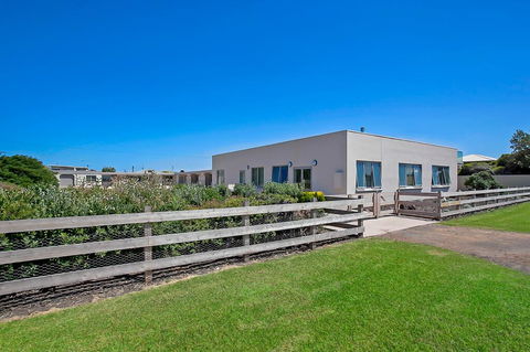 Peterborough House Motel - Accommodation Bookings 1