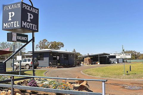 Pick A Box Motel - Accommodation Bookings 1