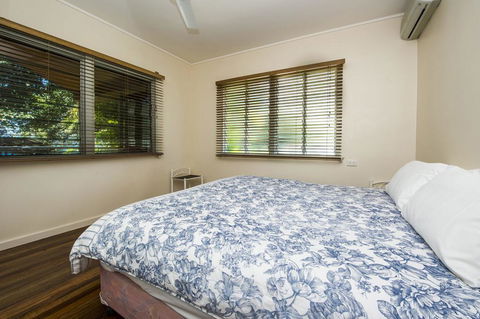 Picnic Bay Apartments Unit 3 - Accommodation Bookings 1