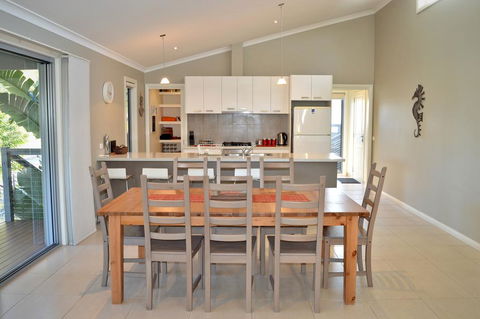 Pier One @ Eastern Beach - Accommodation Bookings 3