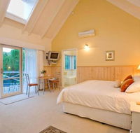 PLUM TREE STUDIO - couples lakeside spa retreat - Accommodation Bookings