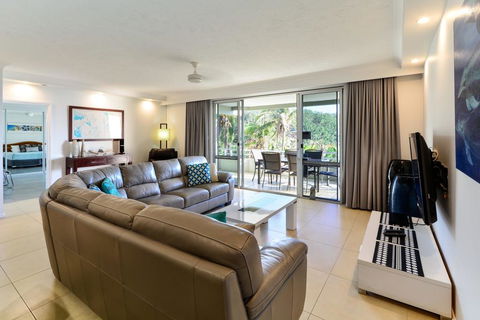 POINCIANA 101 HAMILTON ISLAND CENTRALLY LOCATED 3 BEDROOM, Plus BUGGY!! - Accommodation Bookings 2