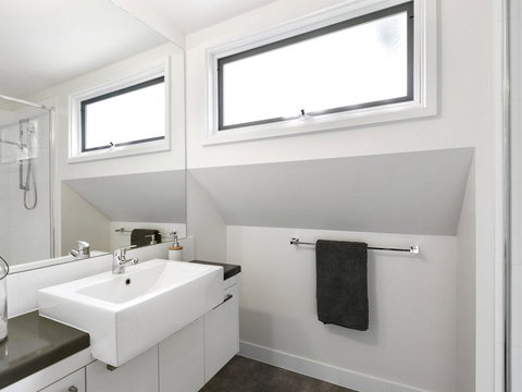 Point Roadknight Paradise Villa 6 - Accommodation Bookings 3