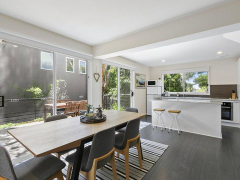 Point Roadknight Paradise Villa 6 - Accommodation Bookings 0