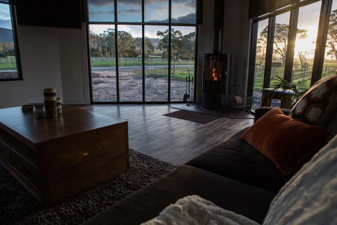 Pomonal Estate Mt Cassell Villa - Accommodation Bookings 2