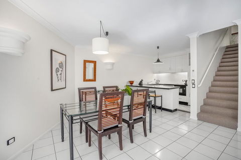 Poolside Apt In Alamanda Beachfront Resort (77) - Accommodation Bookings 3