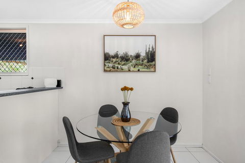 Prime Location Just 500m From Beach - Accommodation Bookings 3