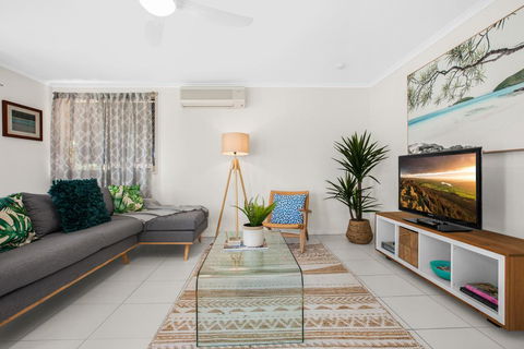 Prime Location Just 500m From Beach - Accommodation Bookings 2